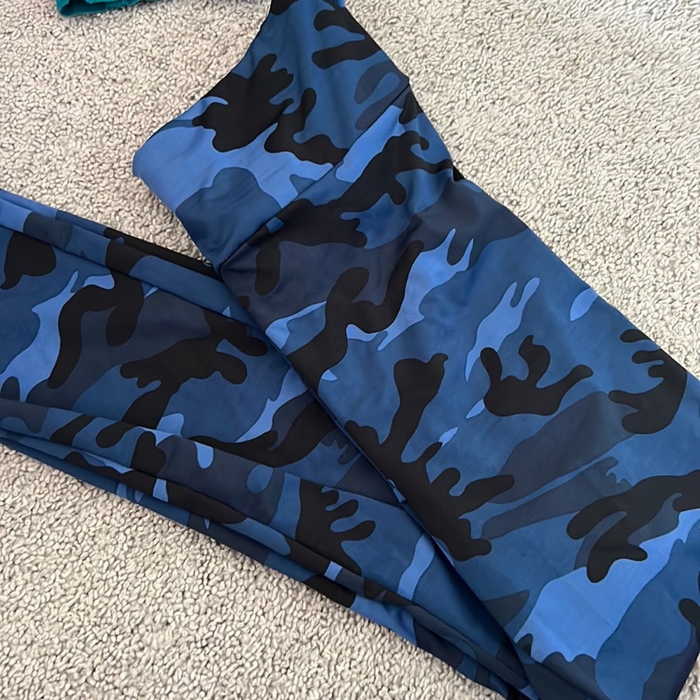 Forever 21 blue camo leggings